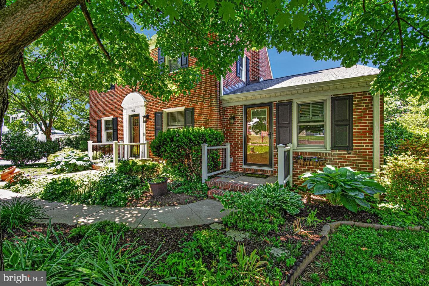 902 Locustvale Road photo 2