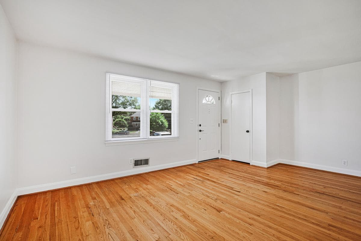 1016 Winsford Road photo 6