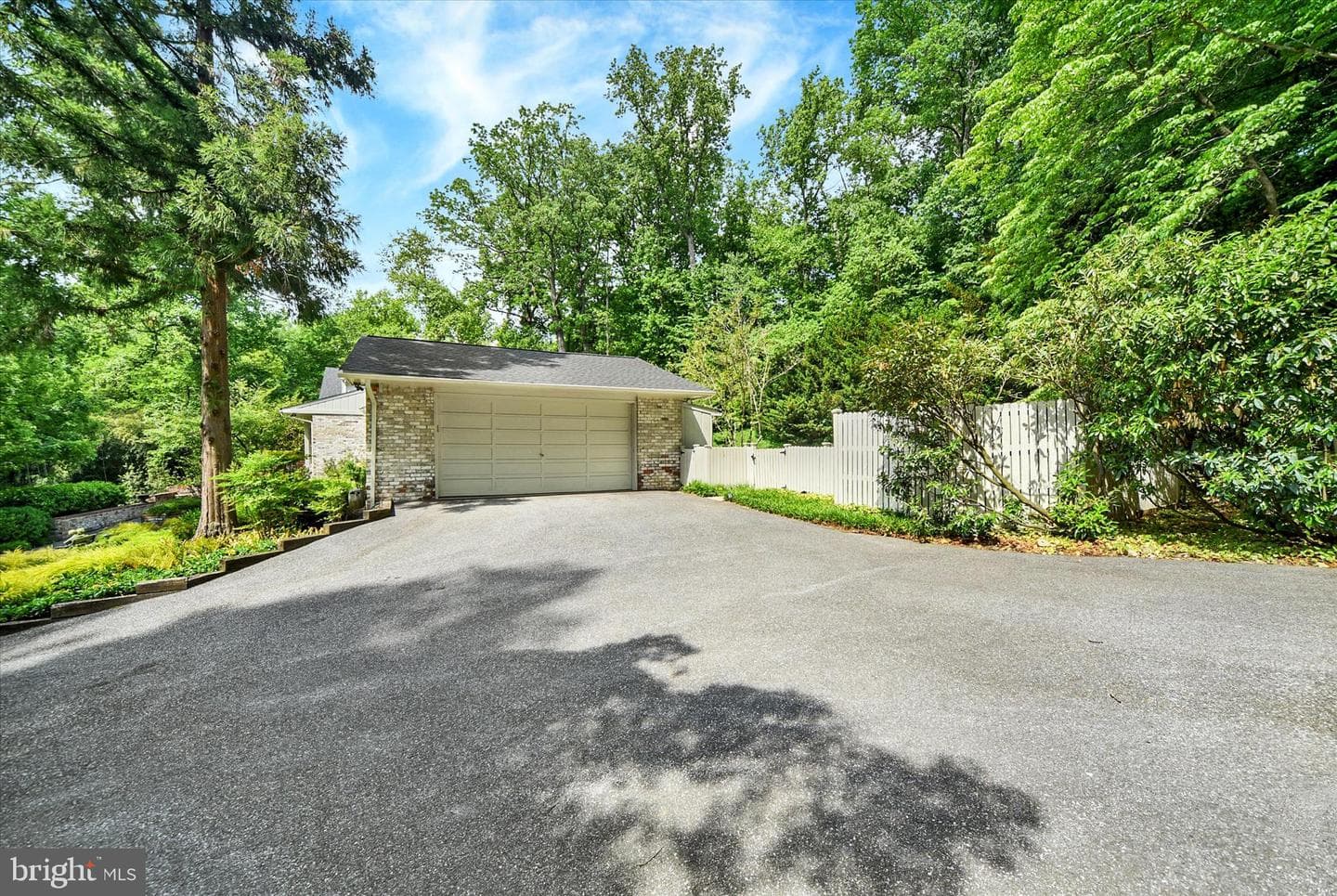 11 Caveswood Lane photo 3