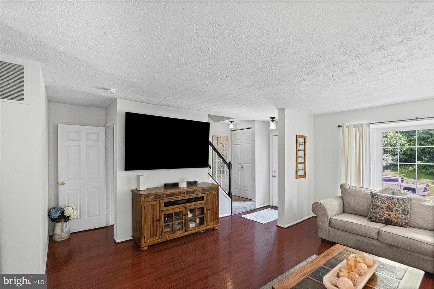 70 Stone Park Place photo 8