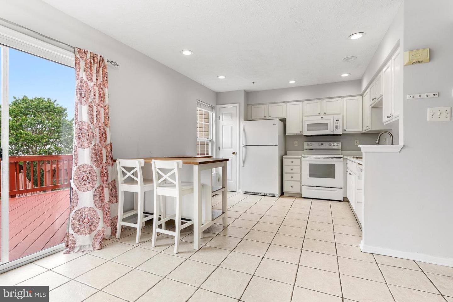 9332 Vanguard Court photo 6
