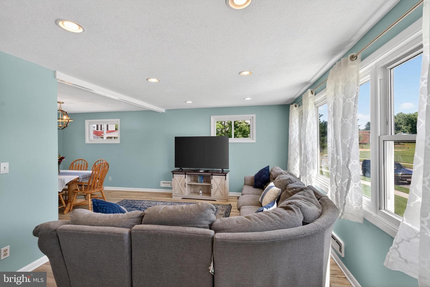 1626 Charmuth Road photo 11