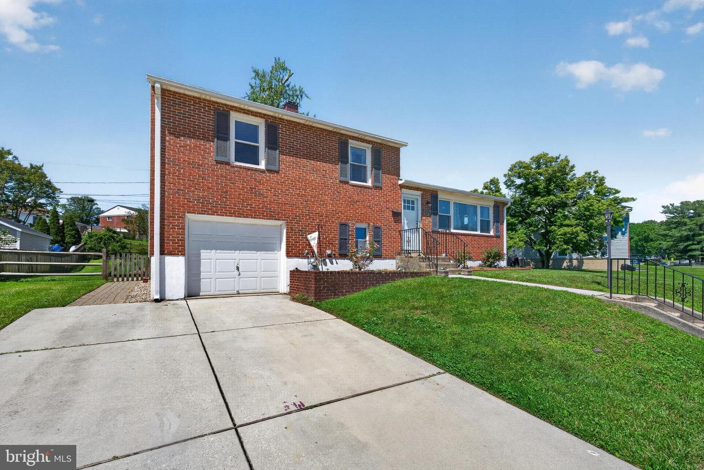 1626 Charmuth Road photo 4