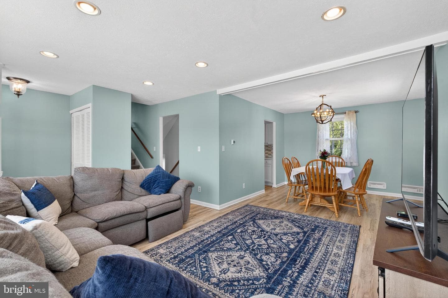 1626 Charmuth Road photo 9