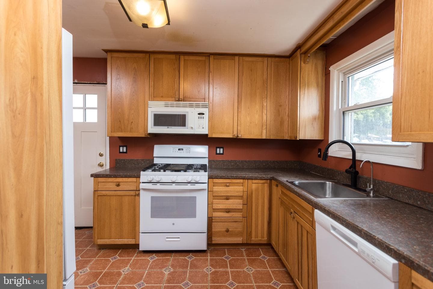 7200 N Charles Street photo 10