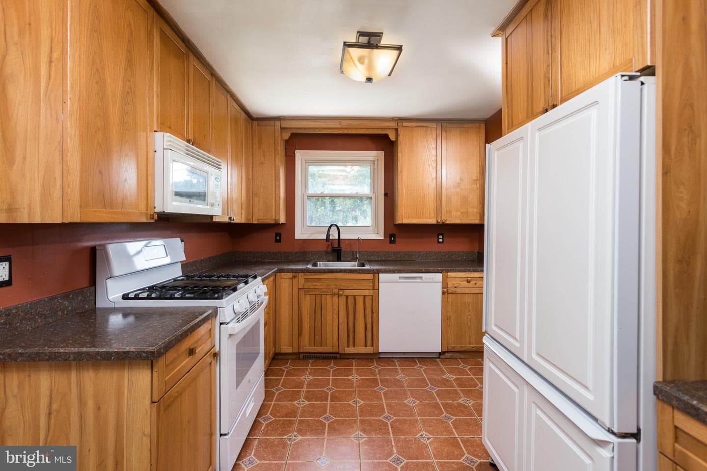 7200 N Charles Street photo 11