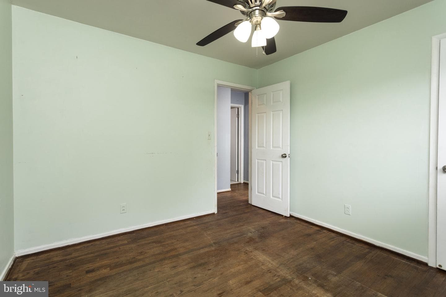 7200 N Charles Street photo 13