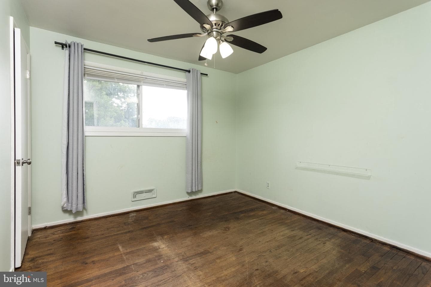 7200 N Charles Street photo 14