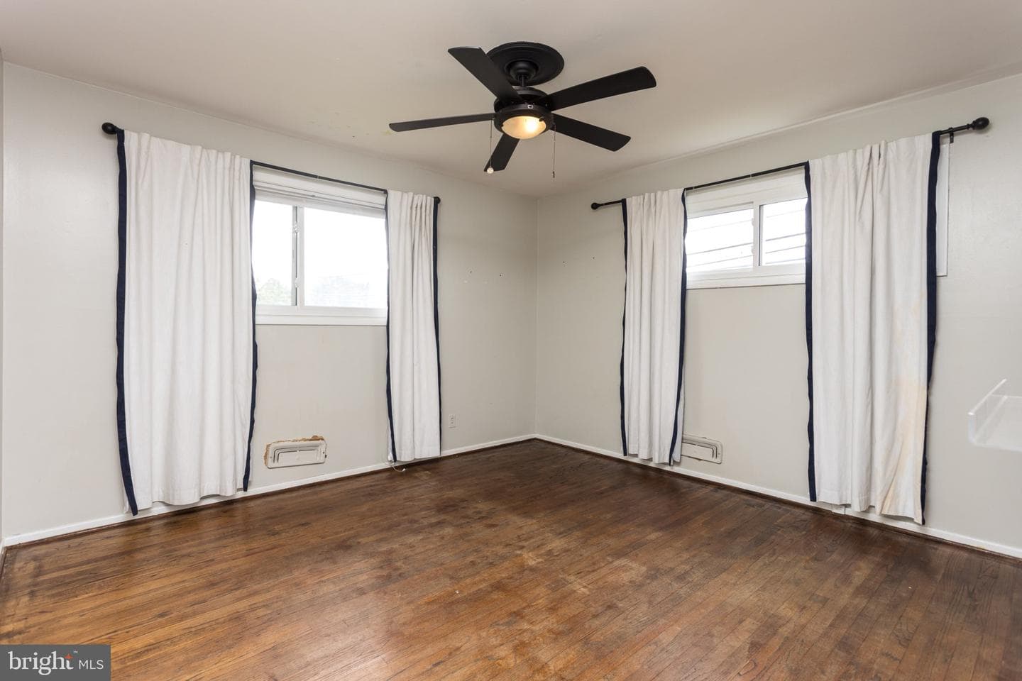 7200 N Charles Street photo 15