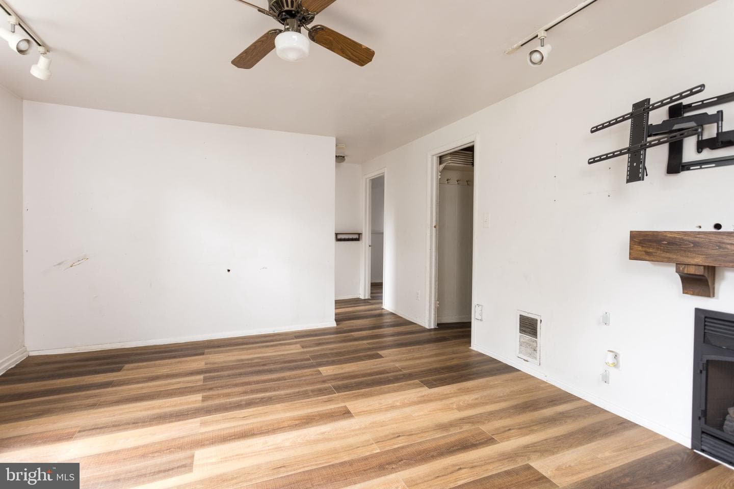 7200 N Charles Street photo 21