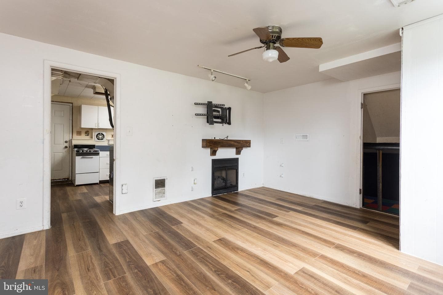 7200 N Charles Street photo 23