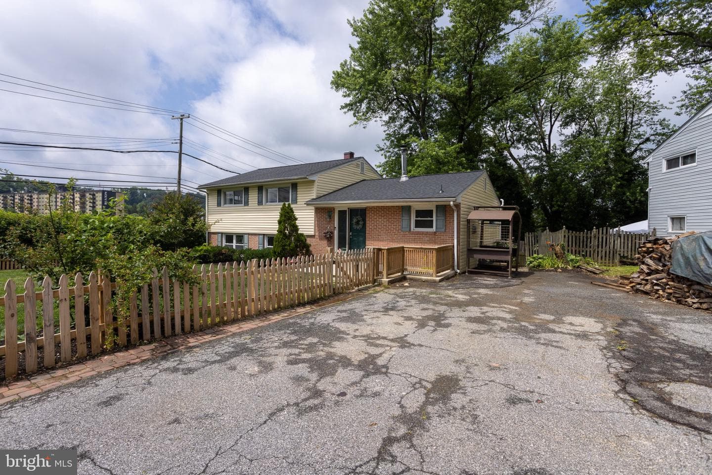 7200 N Charles Street photo 3