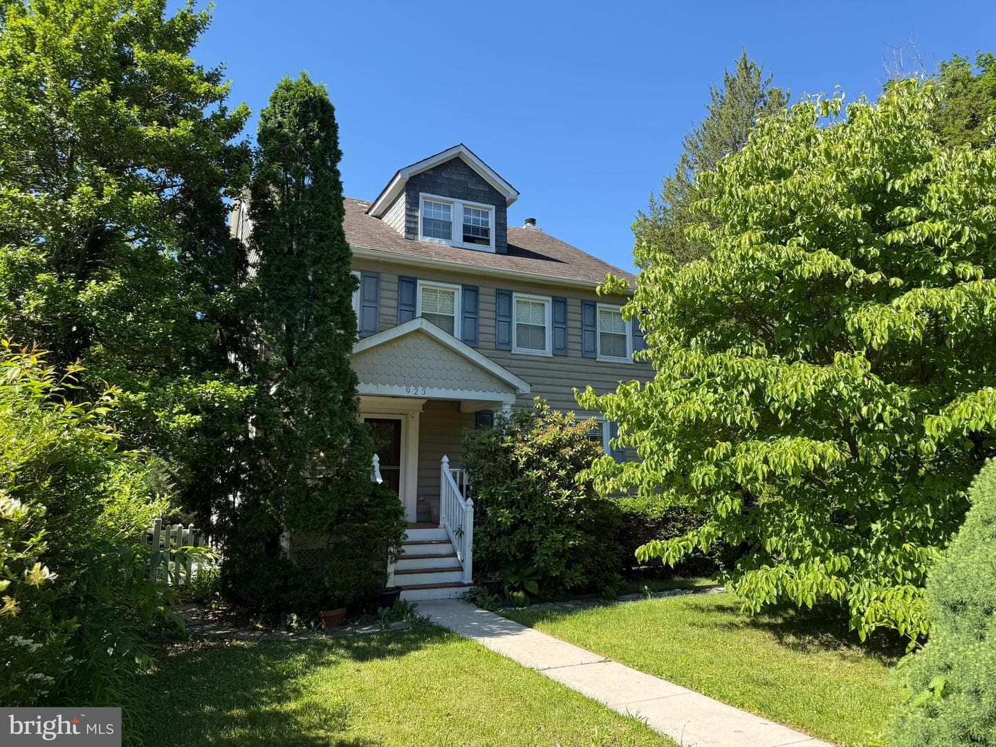 923 Arran Road