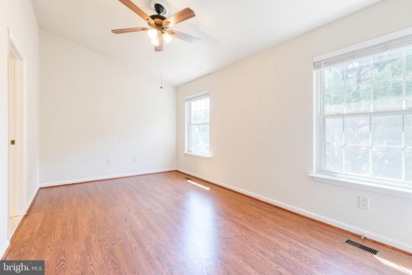 4602 Mews Drive photo 9
