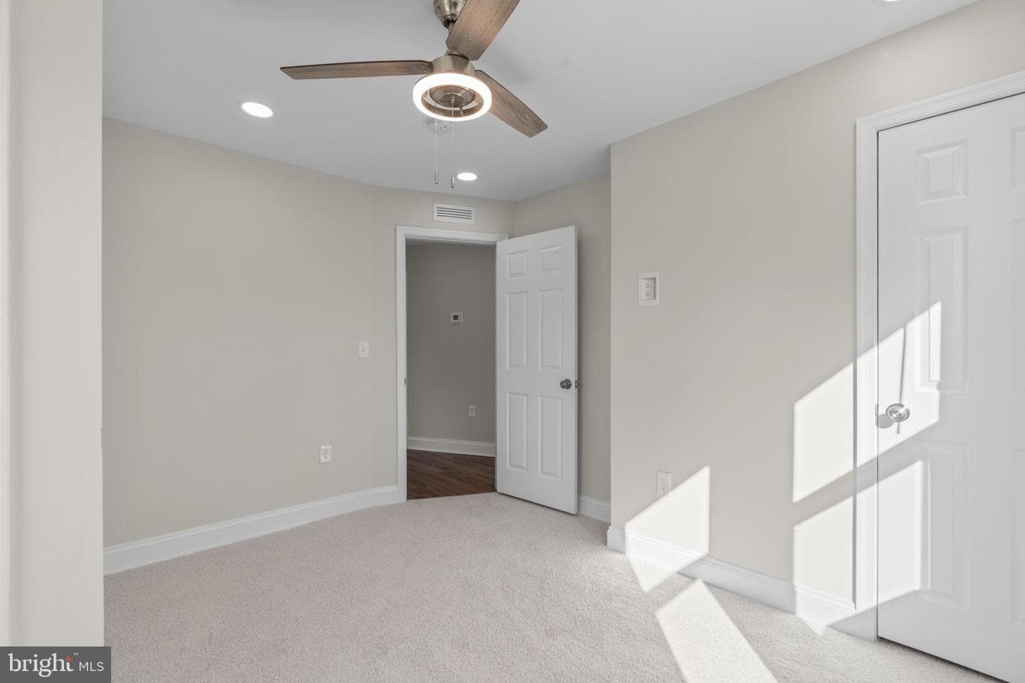5916 Montgomery Street photo 25