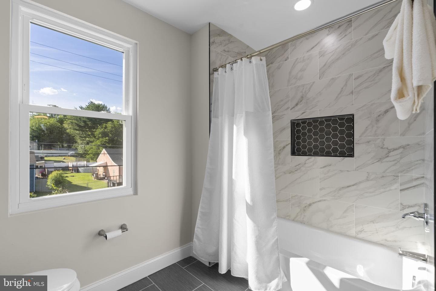 5916 Montgomery Street photo 28