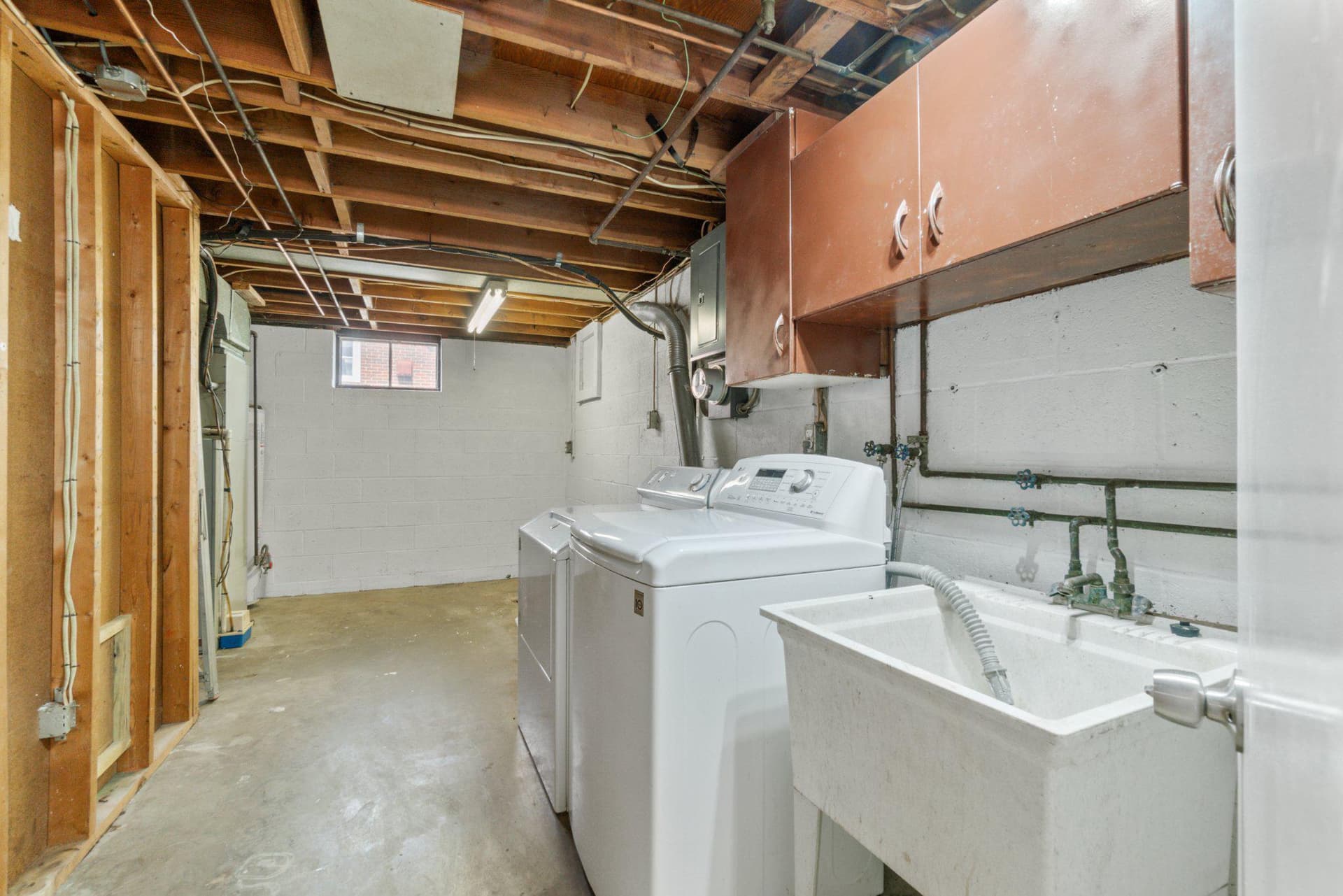 8017 Neighbors Avenue photo 16