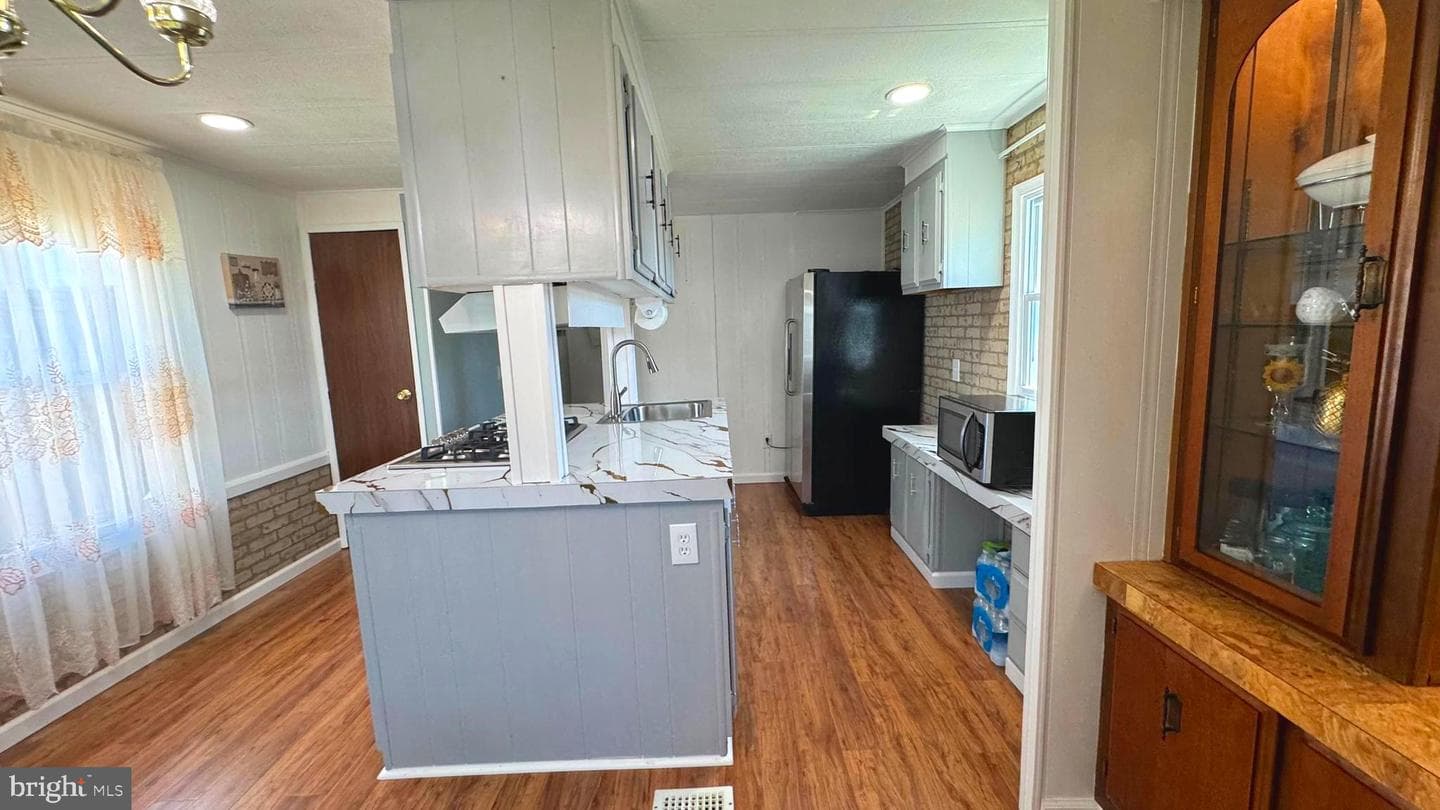 28 Rockywood Lane photo 12