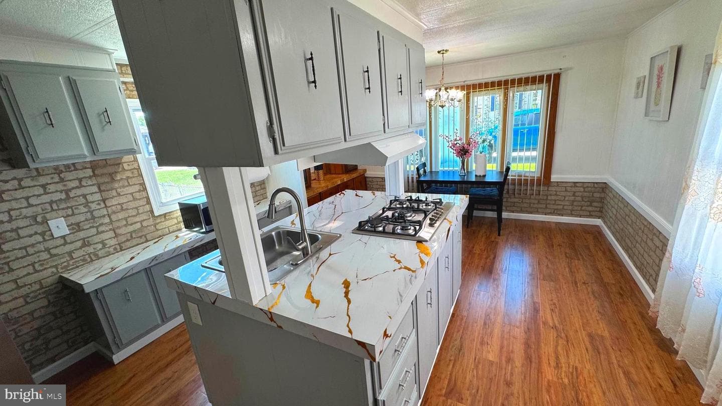 28 Rockywood Lane photo 18