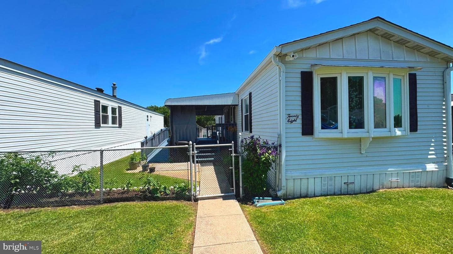 28 Rockywood Lane photo 45