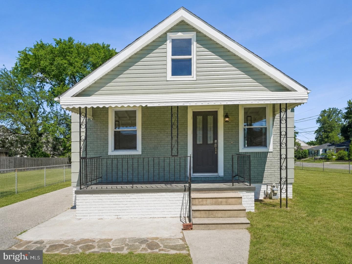 1126 Ingleside