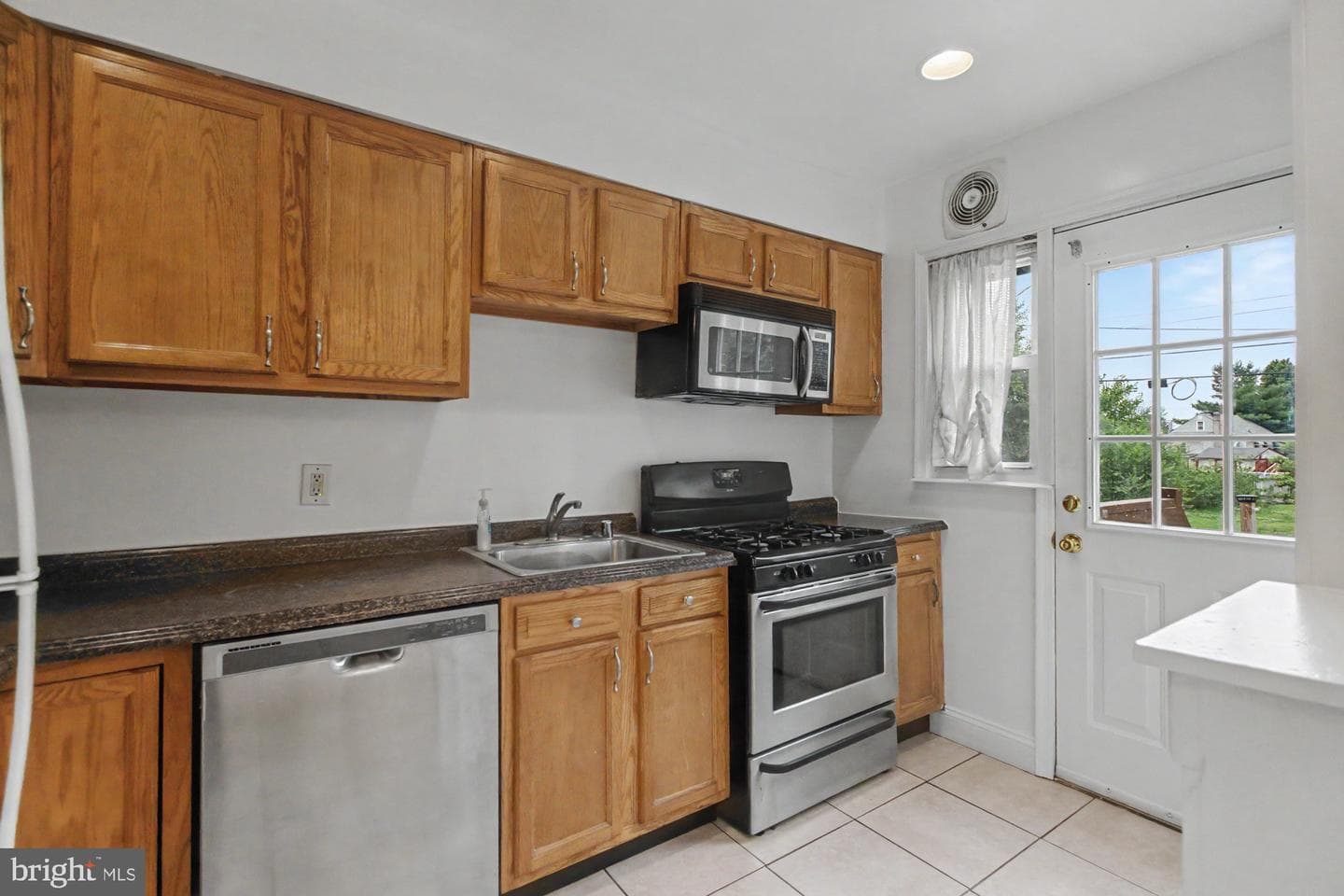 8218 Kavanagh Road photo 14