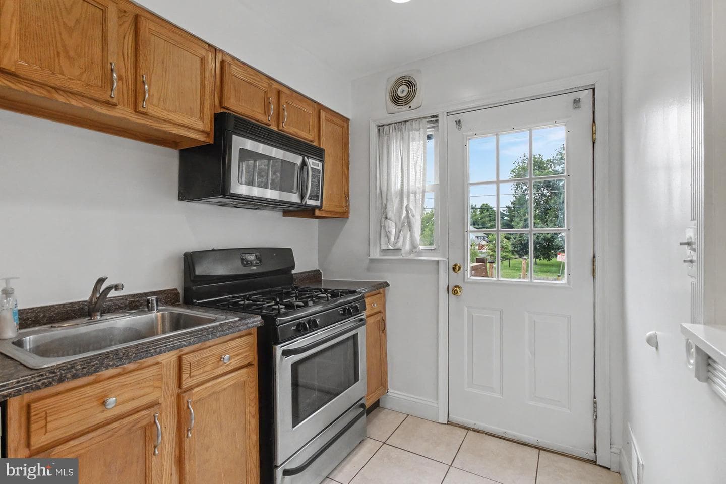 8218 Kavanagh Road photo 16