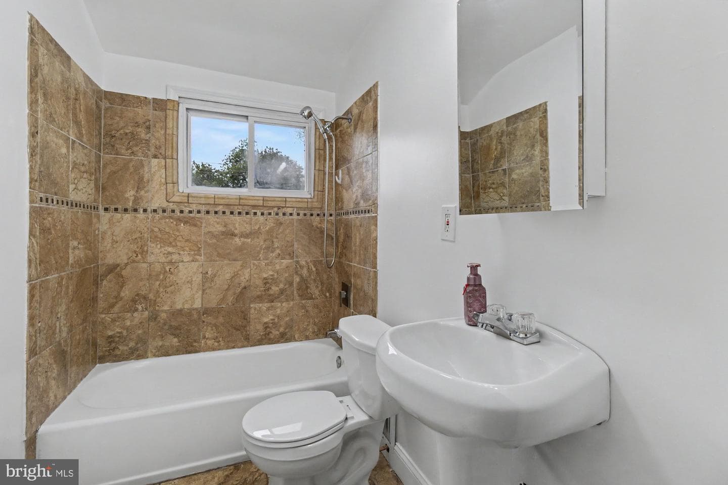 8218 Kavanagh Road photo 22