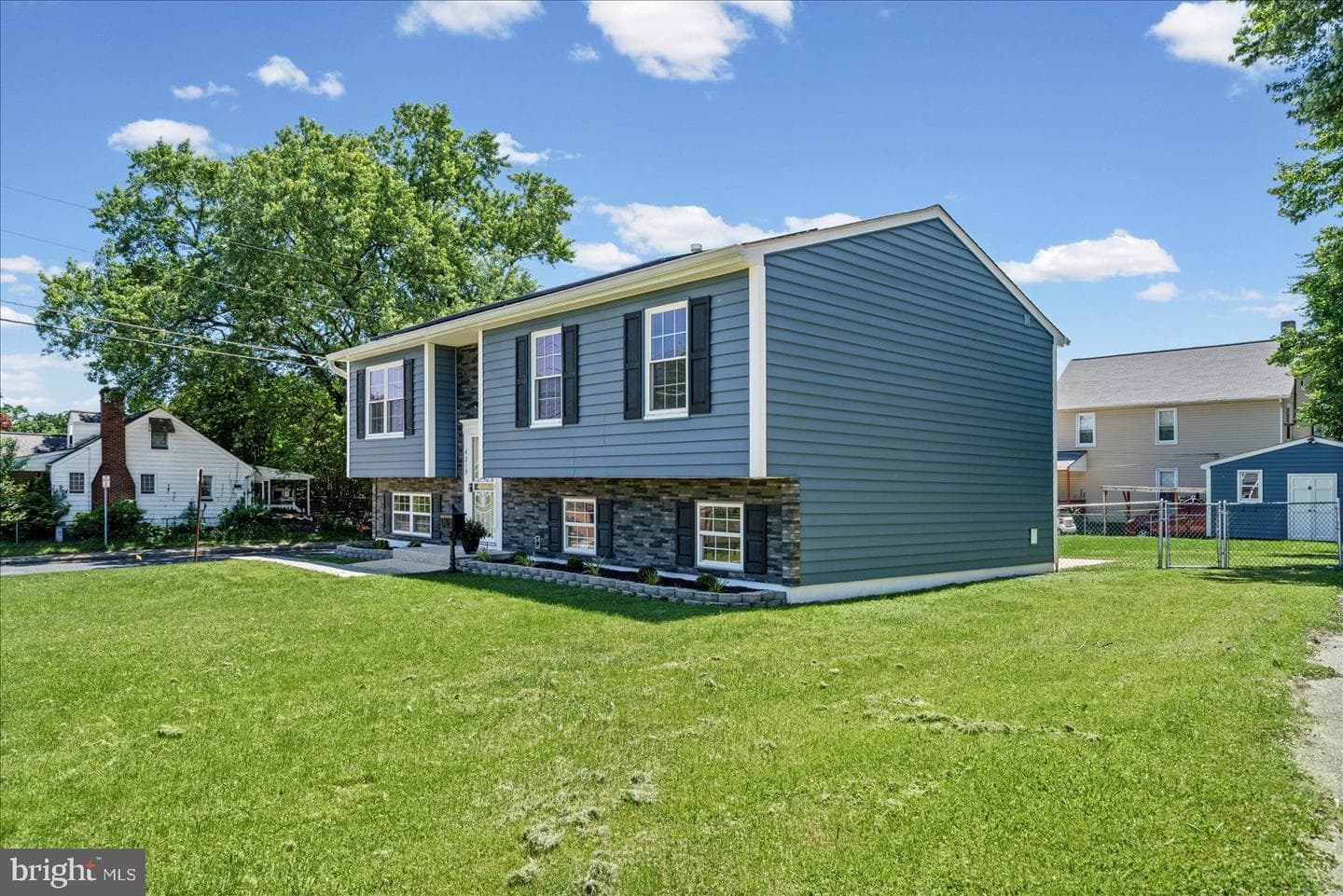4219 Fullerton Avenue photo 4