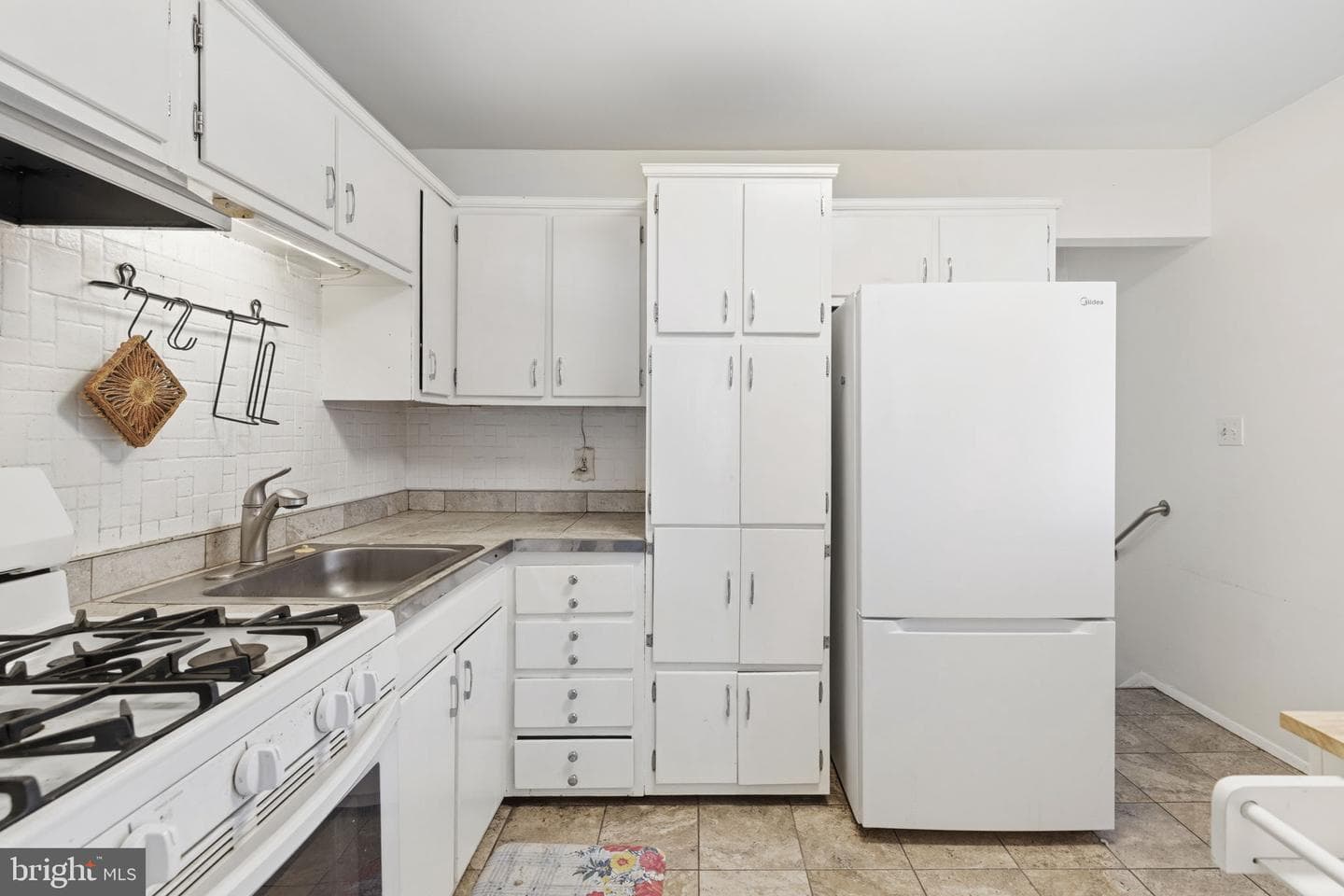 3215 Woodside Avenue photo 8