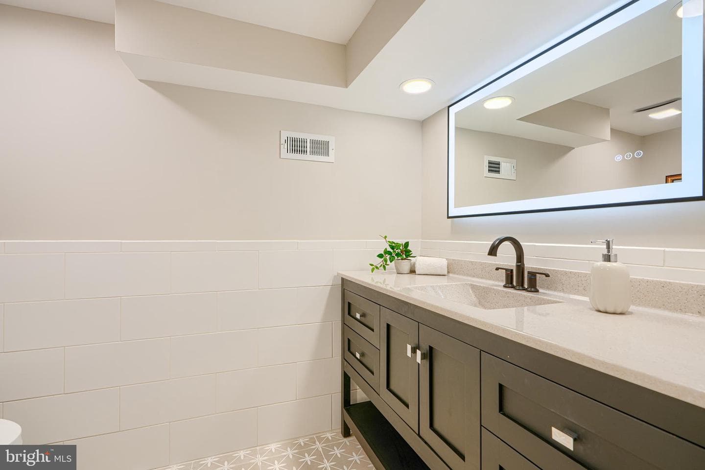 17011 Troyer Road photo 47