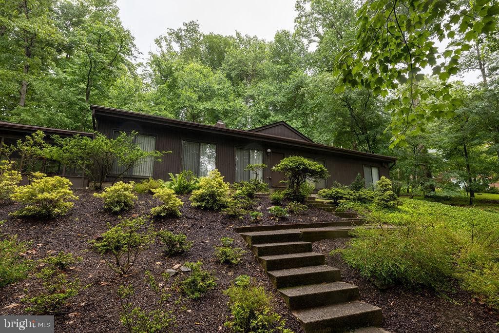 13 Bridlewood Court