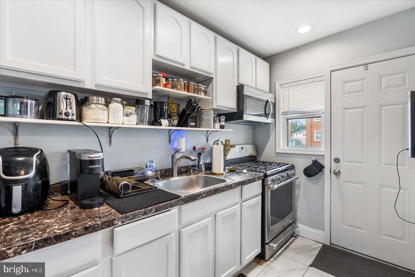 909 Arncliffe Road photo 14