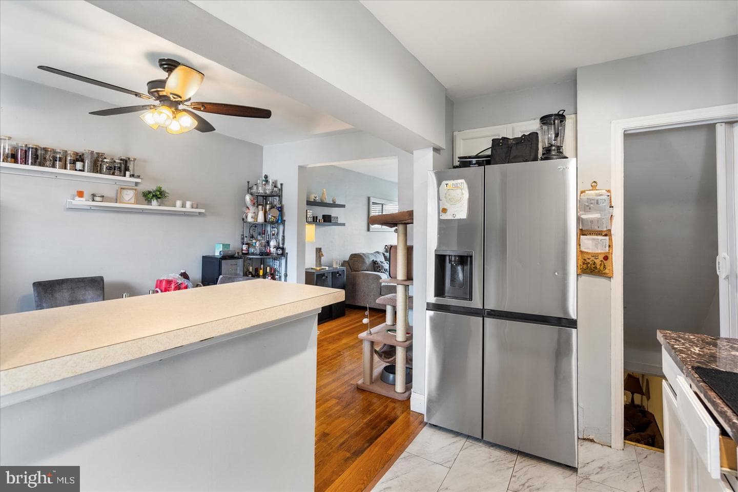 909 Arncliffe Road photo 16