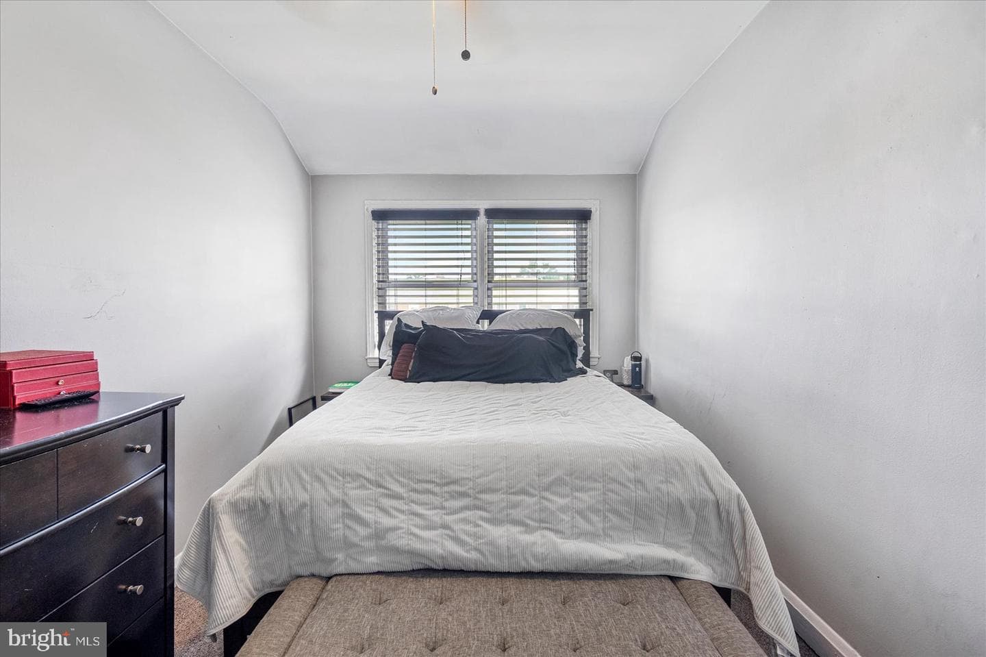 909 Arncliffe Road photo 23