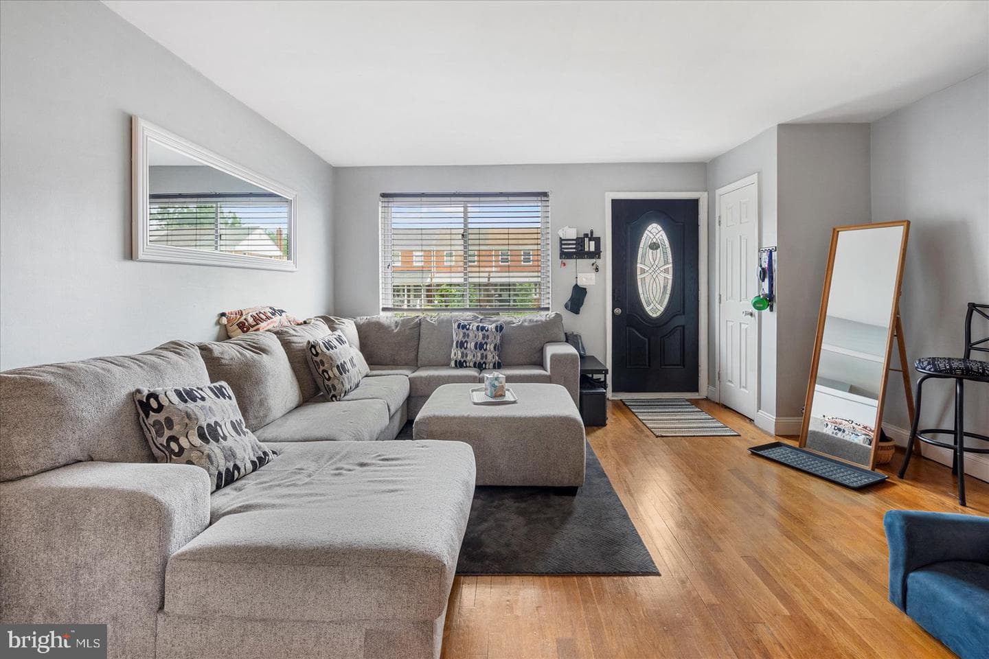 909 Arncliffe Road photo 6