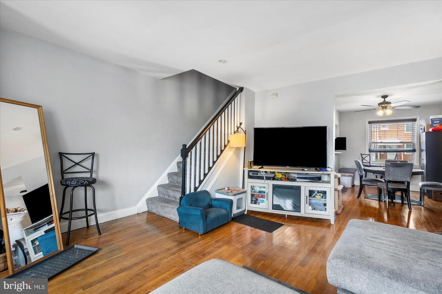 909 Arncliffe Road photo 8