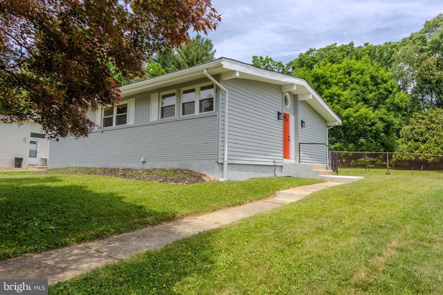8206 Arrowhead Road photo 4