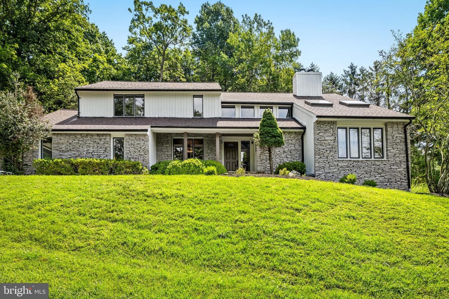 2318 Shaded Brook Drive photo 5