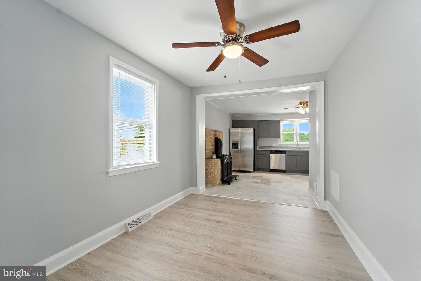 1608 Howard photo 11
