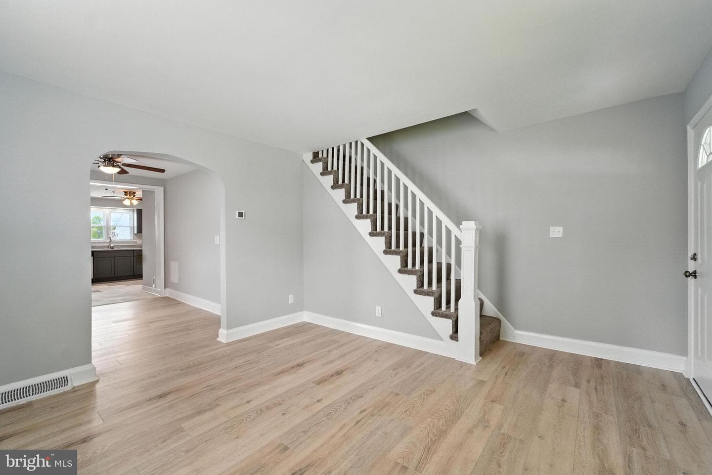 1608 Howard photo 23