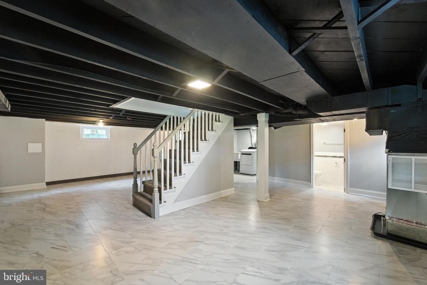 1608 Howard photo 27