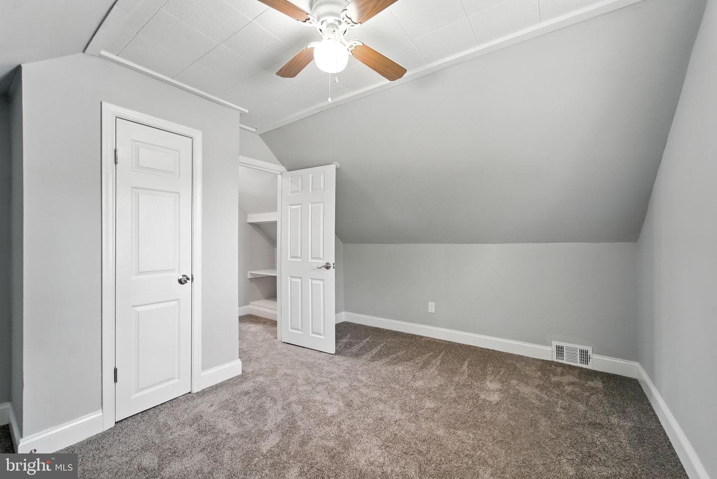 1608 Howard photo 8