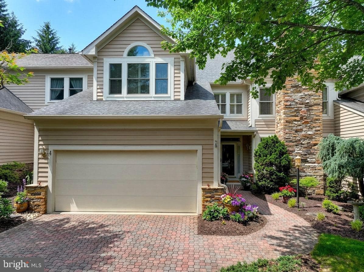4 Spyglass Court