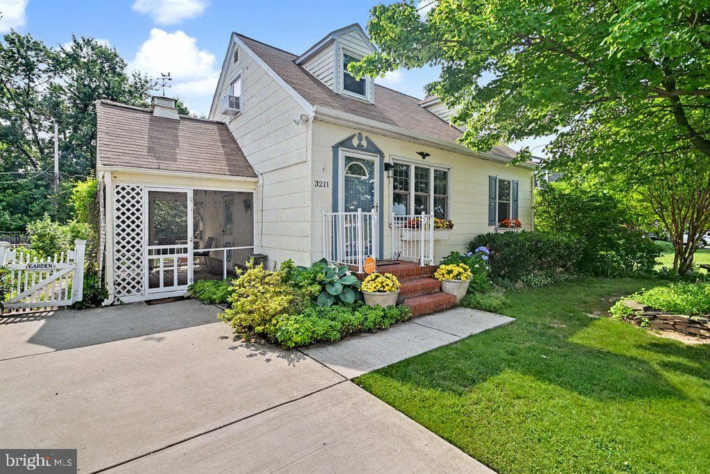 3211 Bryant Avenue photo 3