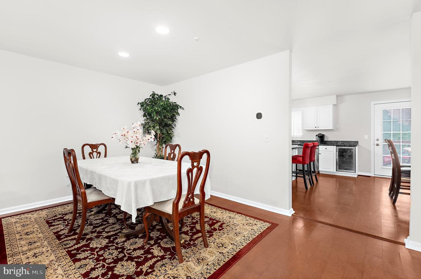 9534 Georgian Way photo 7