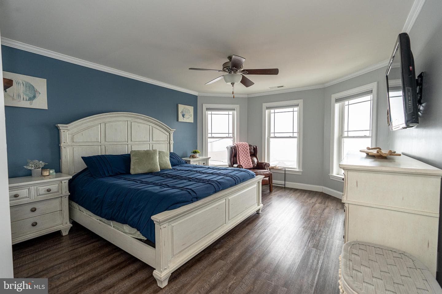 9031 Hinton Avenue photo 17