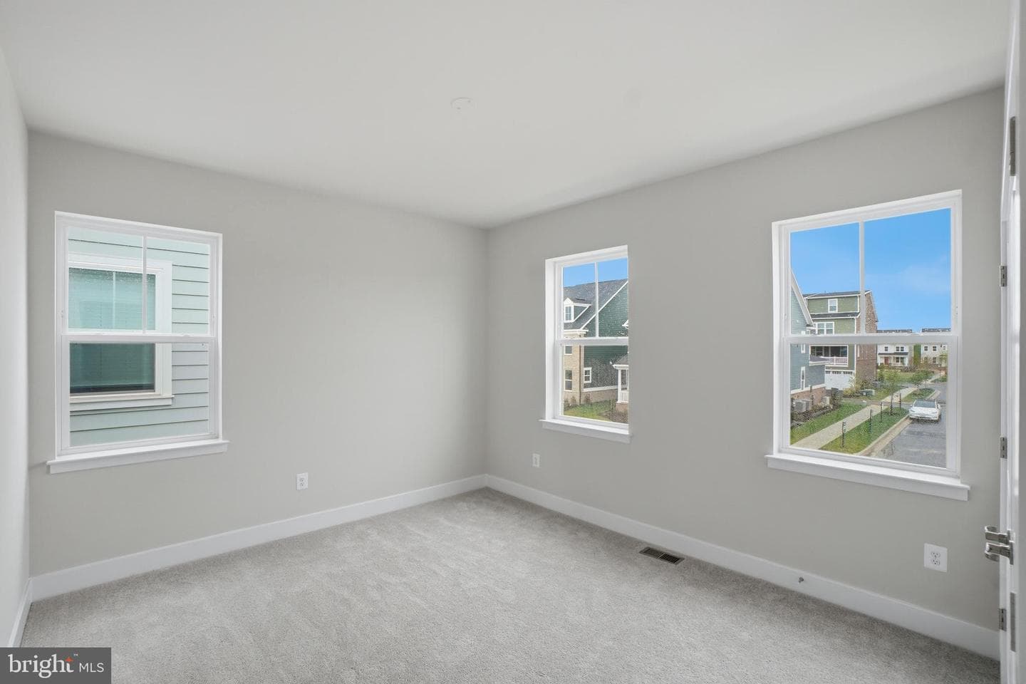 6613 Greenleigh Avenue photo 12