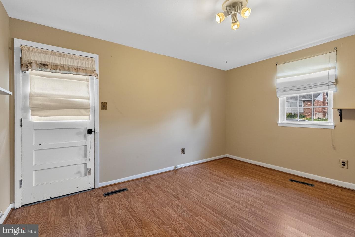 9922 Hoyt Cir photo 18