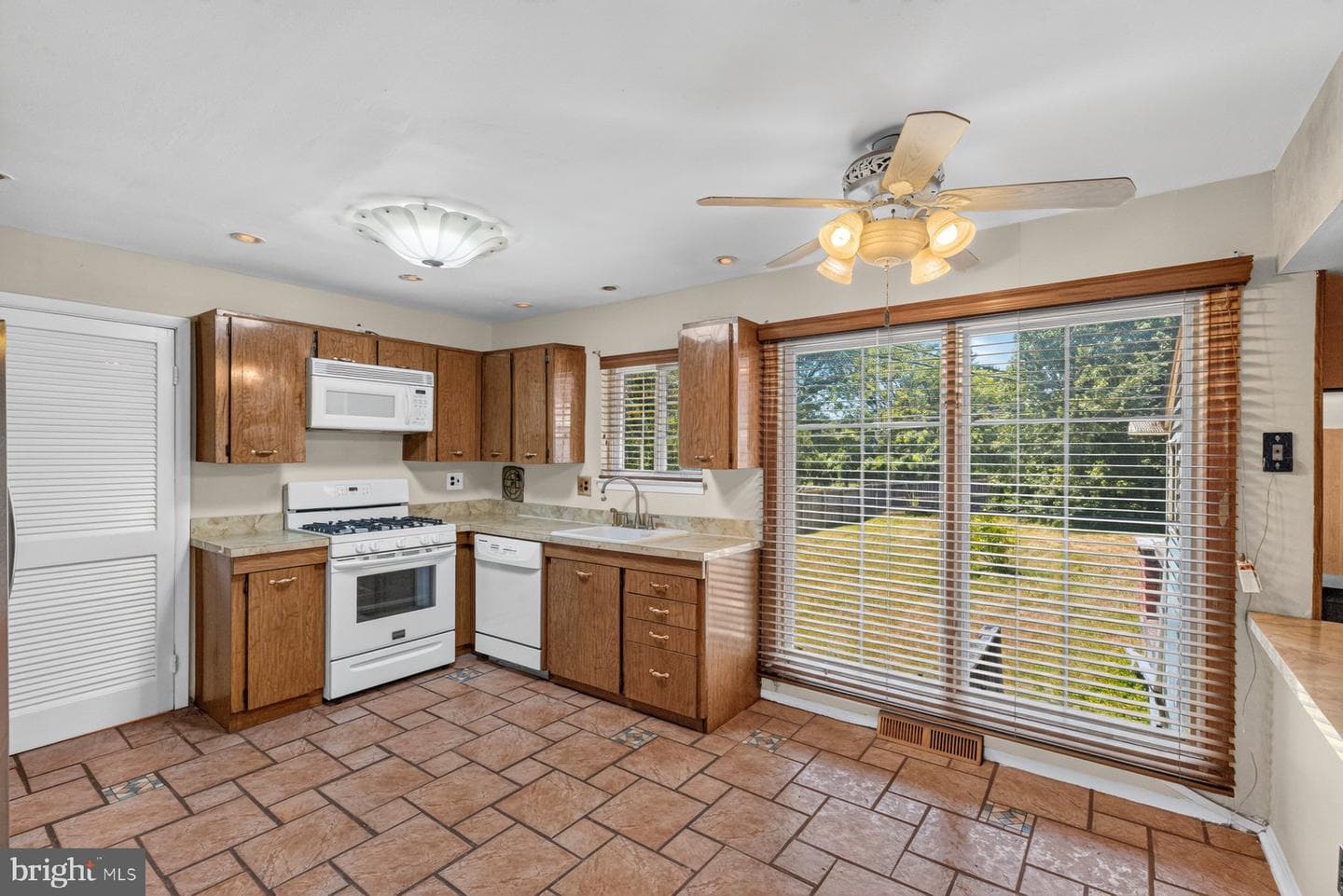 9922 Hoyt Cir photo 7
